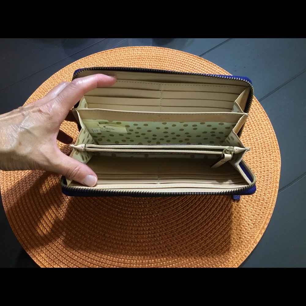 Kate Spade royal blue pebbled wallet - Picture 3 of 3